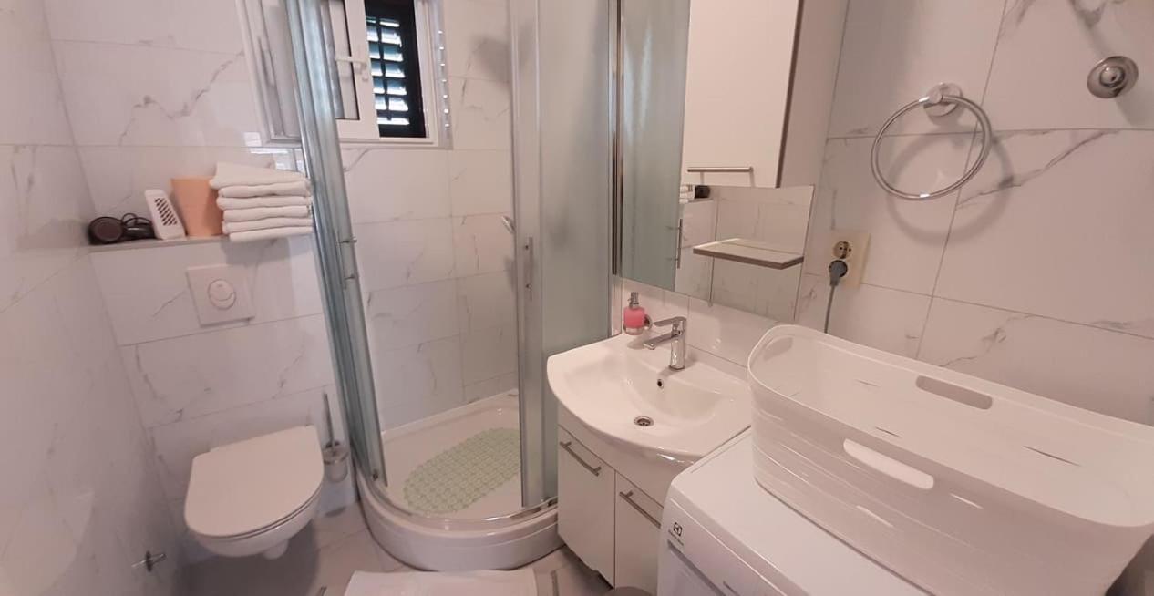Apartments Villa Ravlic มาคาร์สกา ภายนอก รูปภาพ